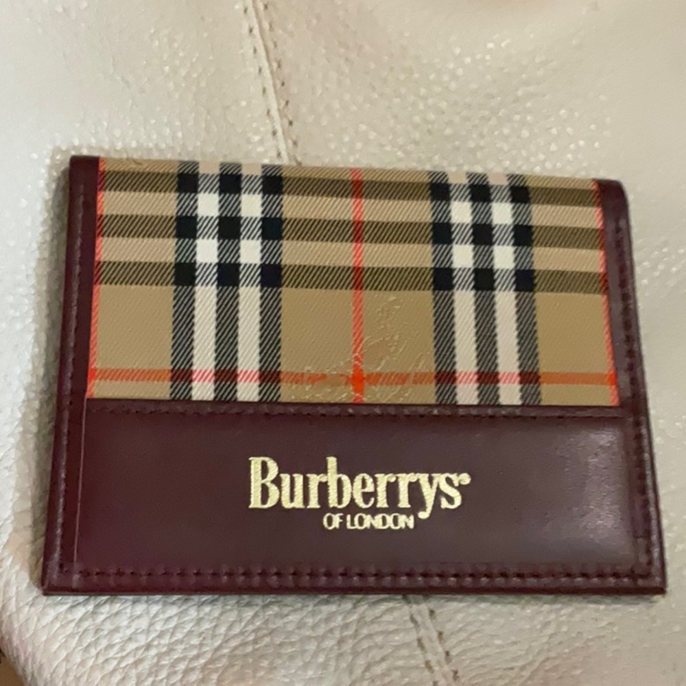 Burberrys Card Holder Callouts Show In Pics And Live